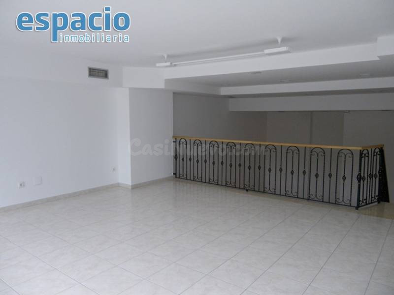 SE ALQUILA LOCAL ACONDICIONADO EN EL CENTRO DE PONFERRADA. - foto 4