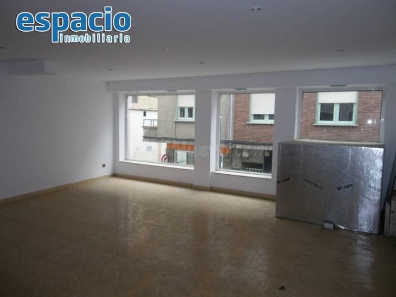 SE ALQUILA LOCAL EN EL CENTRO DE PONFERRADA. - foto 4