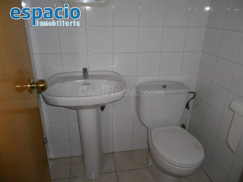 SE ALQUILA LOCAL EN EL CENTRO DE PONFERRADA. - foto 5