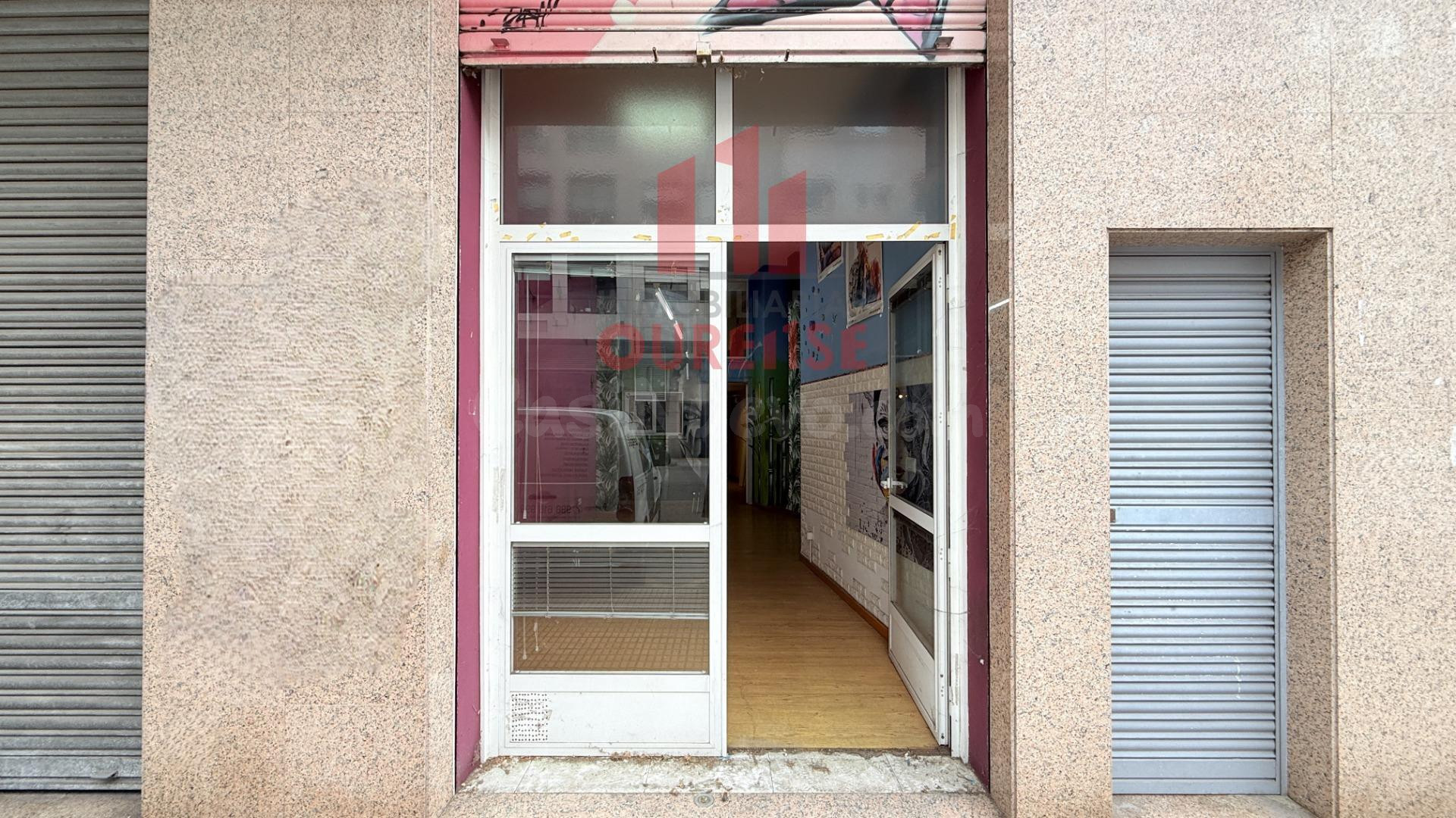 ECONÓMICO LOCAL COMERCIAL EN LA ZONA DE O COUTO