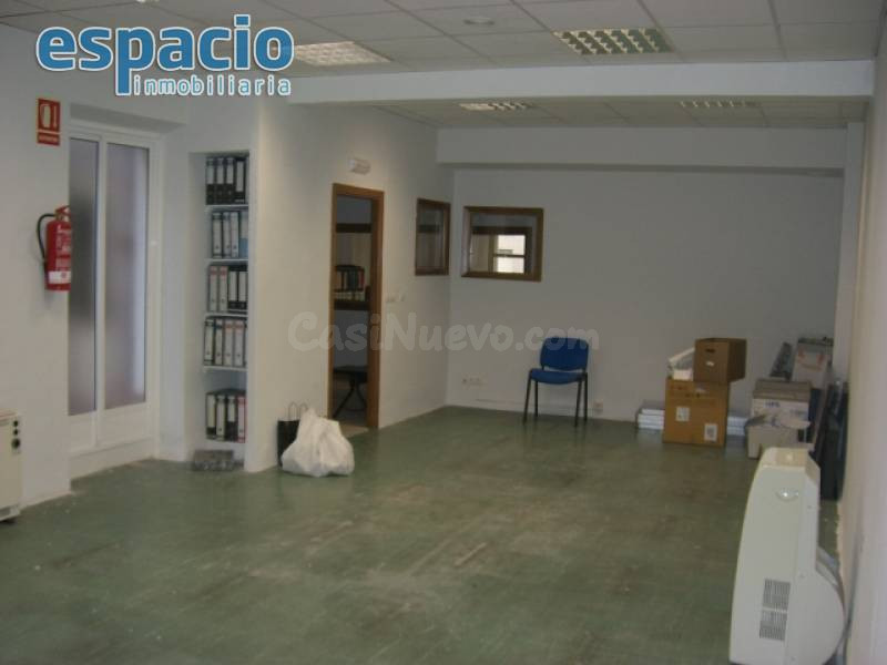 SE ALQUILA OFICINA EN EL CENTRO DE PONFERRADA.