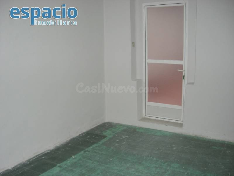 SE ALQUILA OFICINA EN EL CENTRO DE PONFERRADA. - foto 3