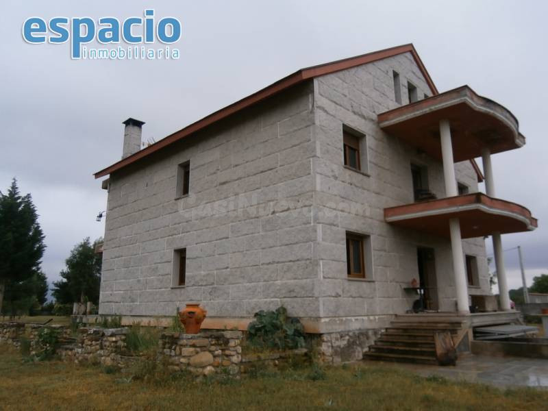 VENTA CHALET CON FINCA EN DEHESAS