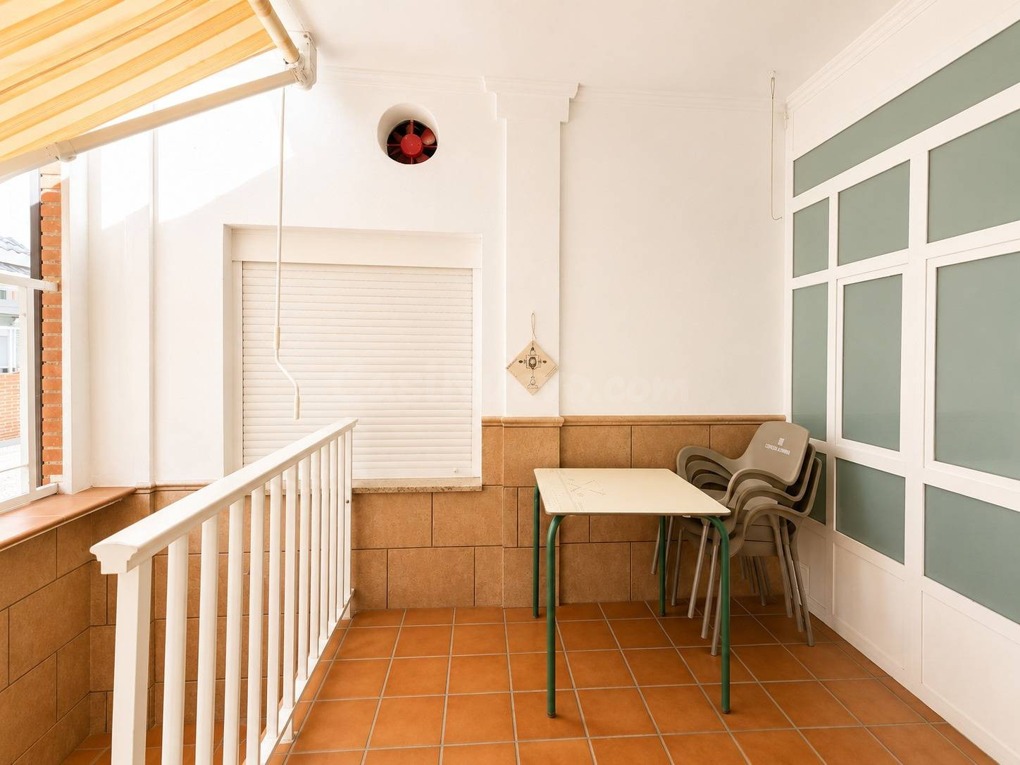 Amplio bungalow de 164 m2 con garaje privado, gran terraza y - foto 3