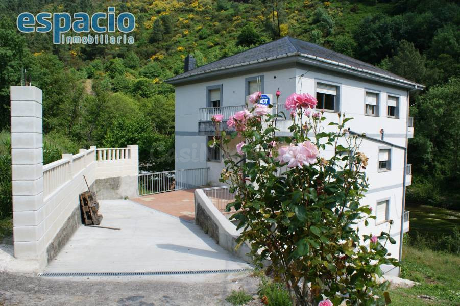 VENTA DE CASA CON FINCA EN PARADA DO LOR
