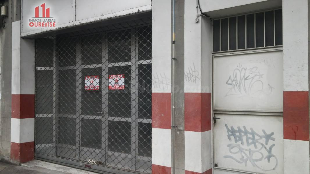 AMPLIO LOCAL COMERCIAL EN LA ZONA DE LA CARBALLEIRA