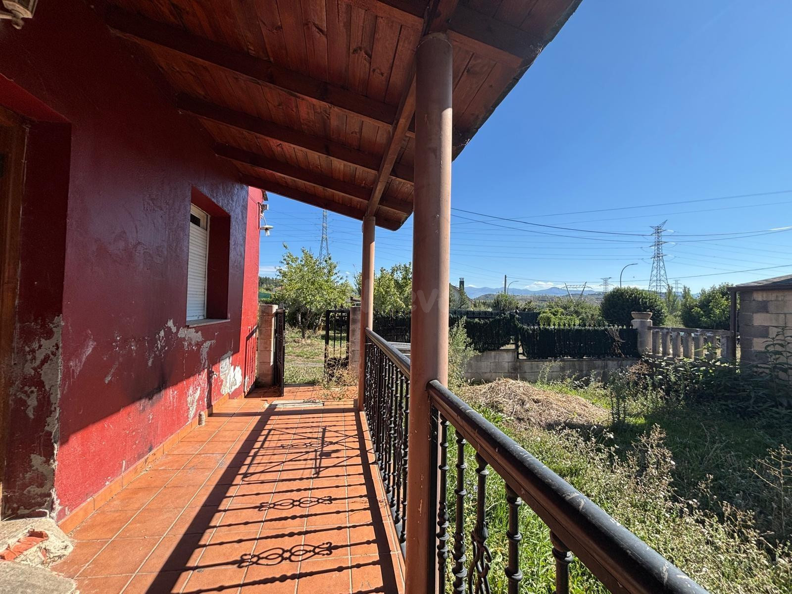 A la venta casa con jardín en Cubillos del Sil