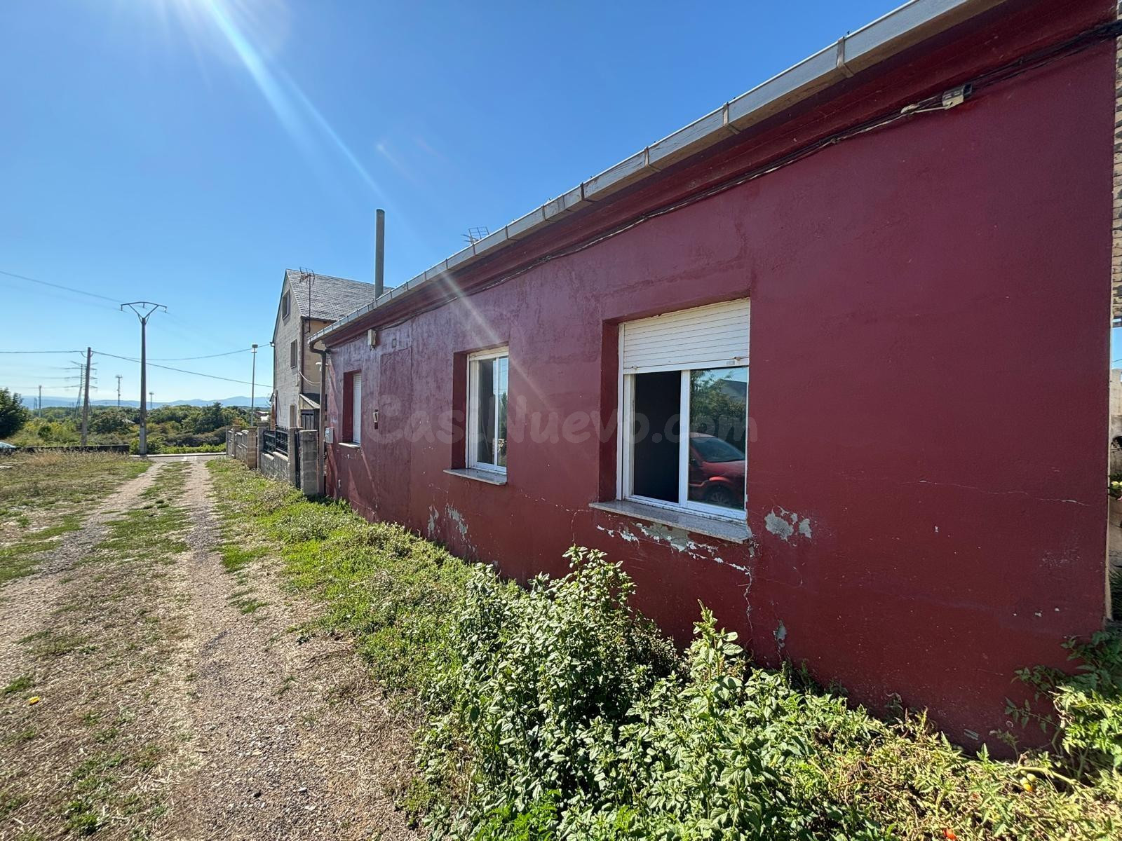 A la venta casa con jardín en Cubillos del Sil - foto 4