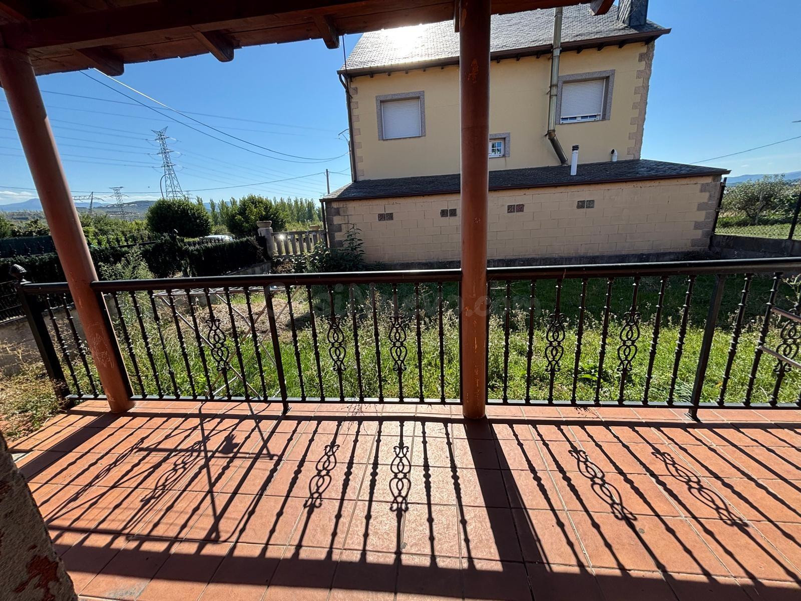 A la venta casa con jardín en Cubillos del Sil - foto 5