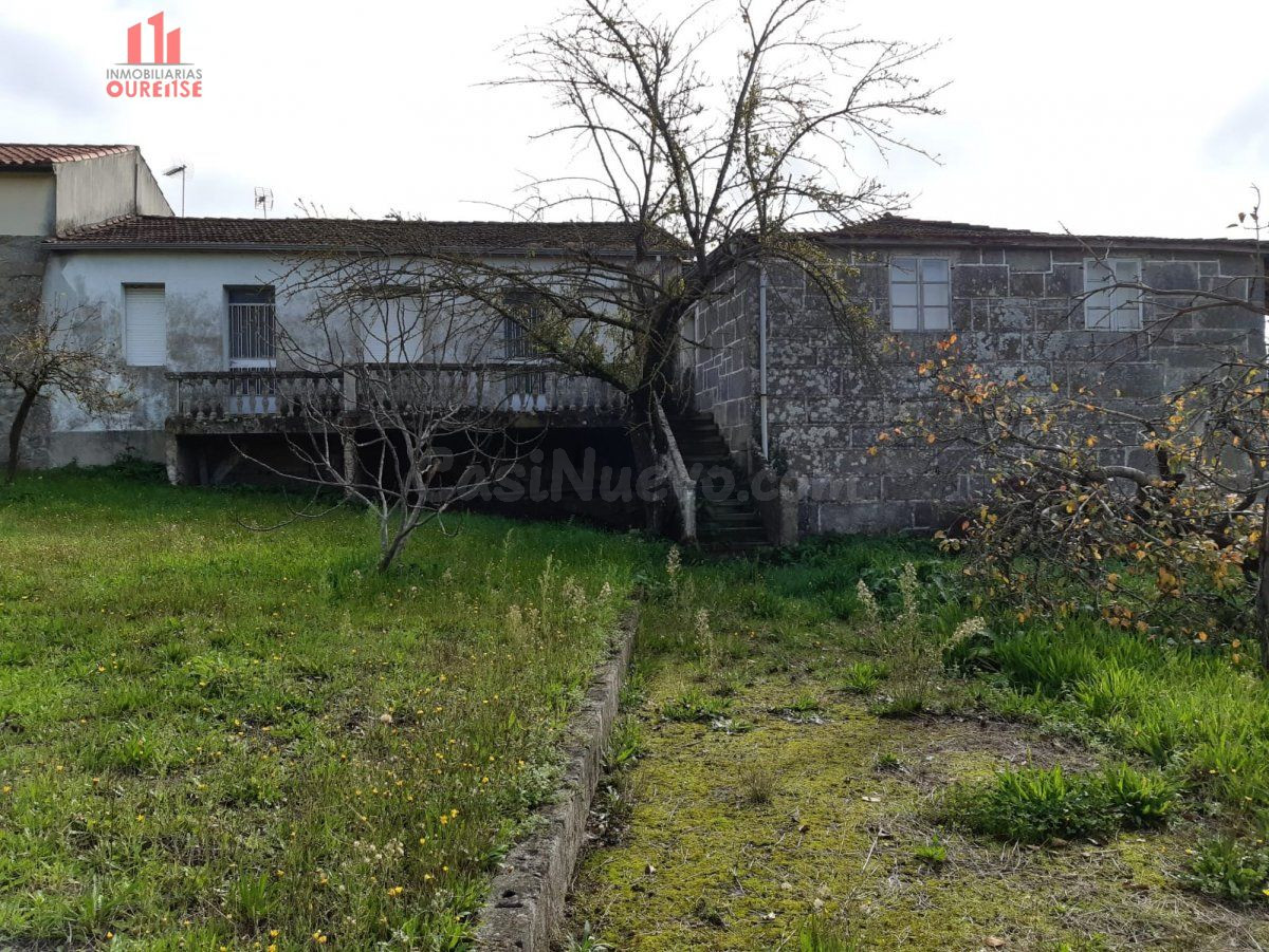 ANTIGUA CASONA DE PIEDRA CON JARDÍN PARA REFORMAR EN FERREIROS.