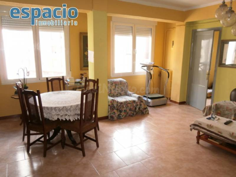 EN EL CENTRO DE PONFERRADA PISO EN VENTA - foto 2