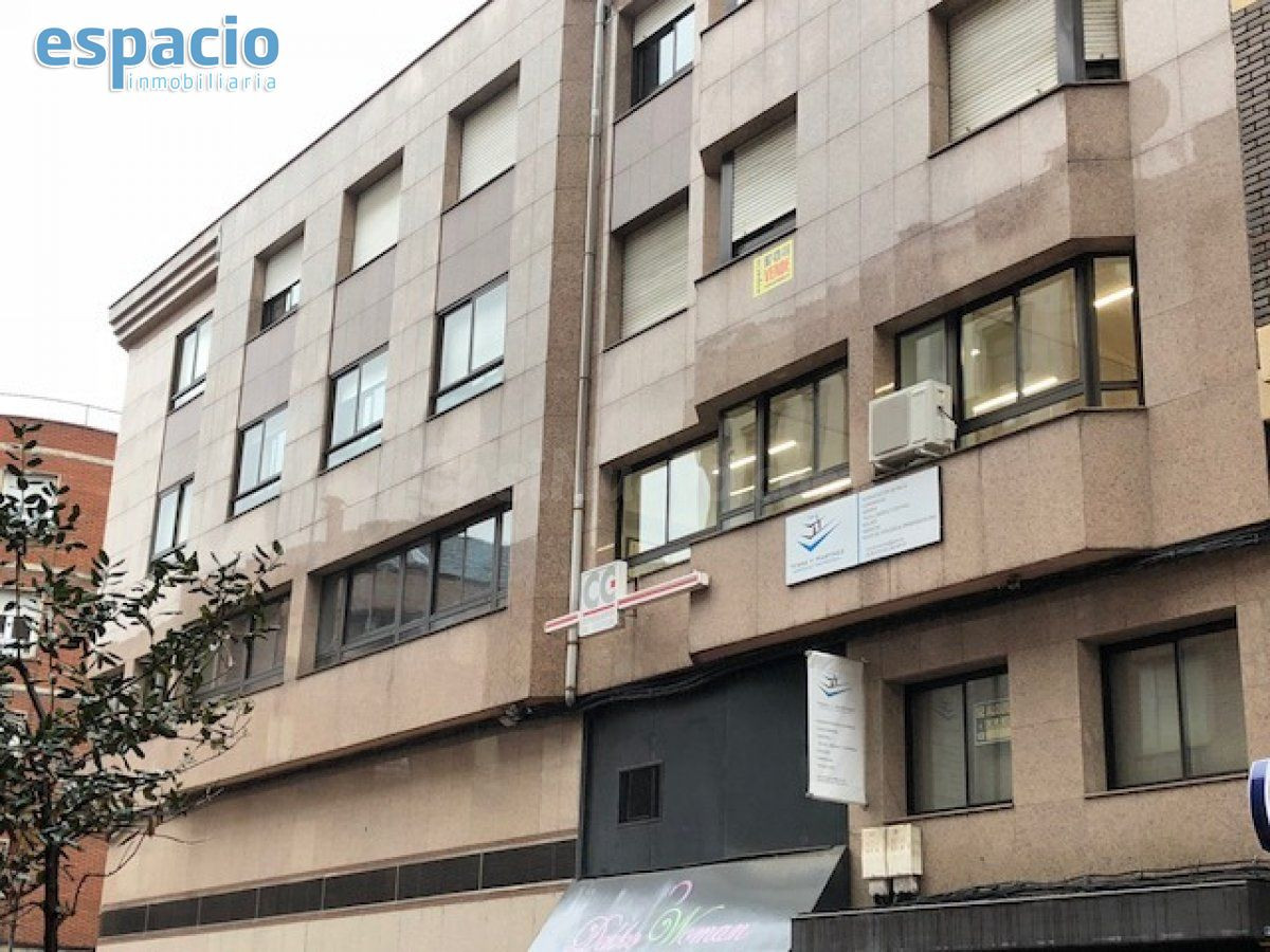 SE ALQUILA OFICINA ZONA CENTRO PONFERRADA - foto 2