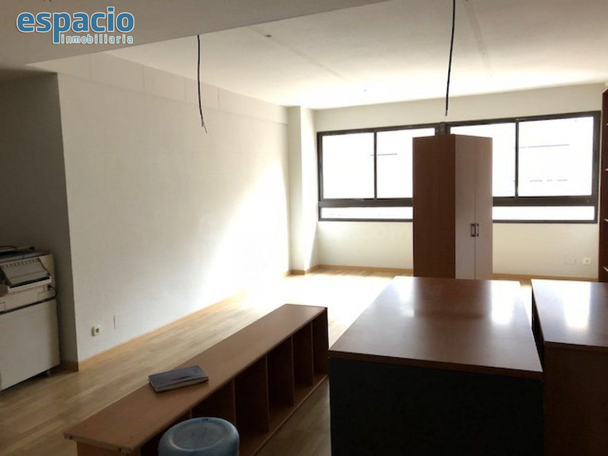 SE ALQUILA OFICINA ZONA CENTRO PONFERRADA - foto 4