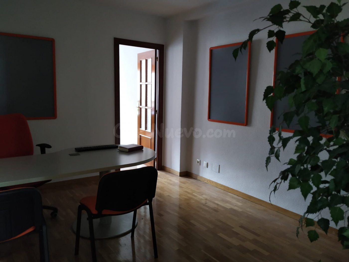 SE ALQUILA OFICINA CENTRO PONFERRADA - foto 4