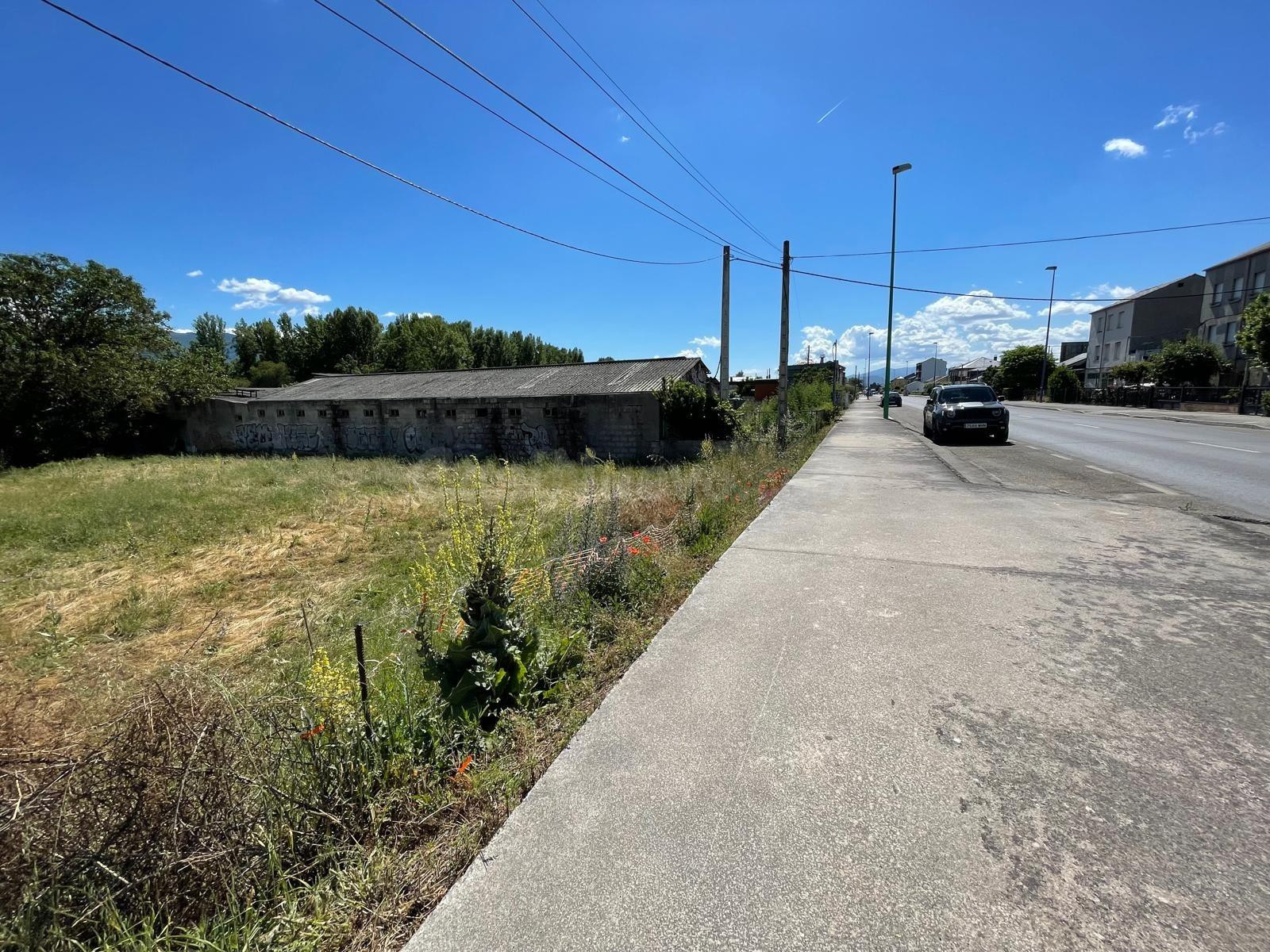 VENTA SOLAR EN PONFERRADA ZONA FLORES DEL SIL