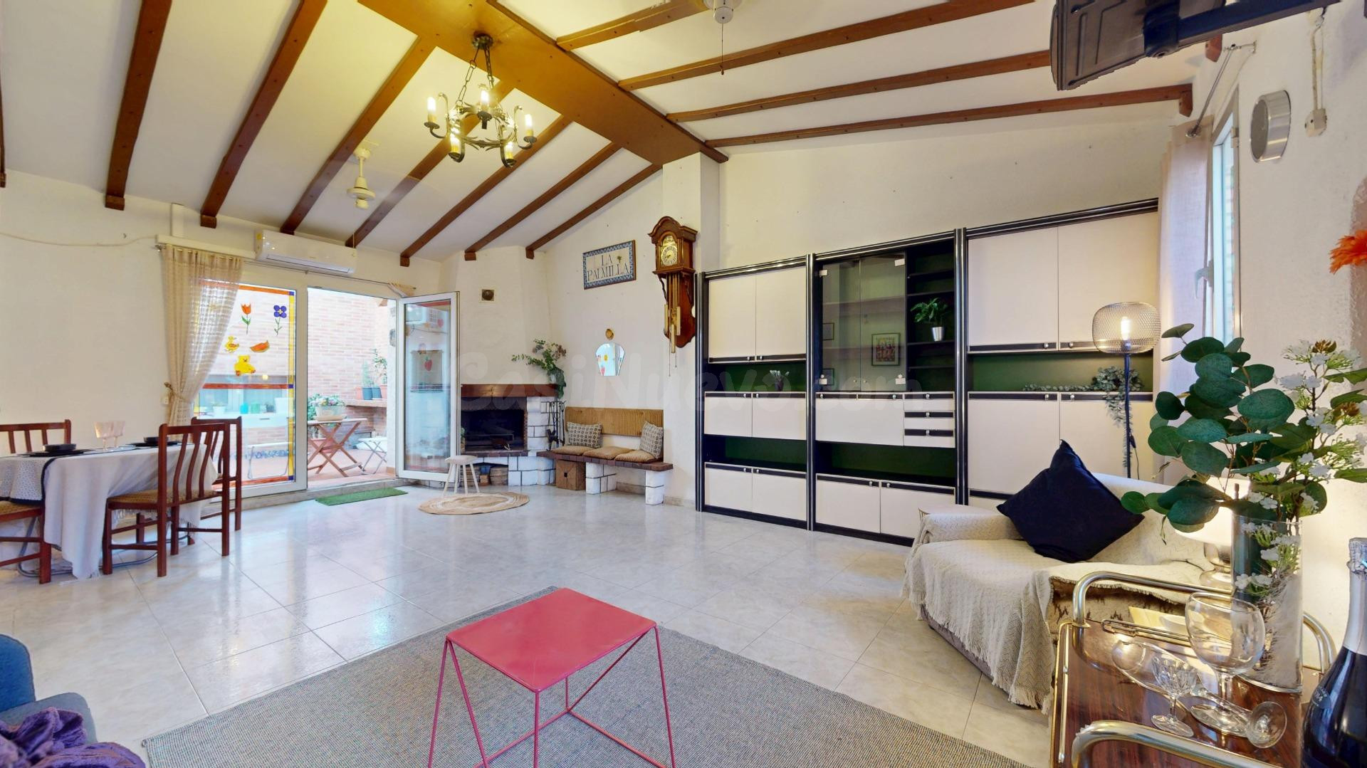 ¡Una casa con encanto y una terraza para disfrutarla! San Gr