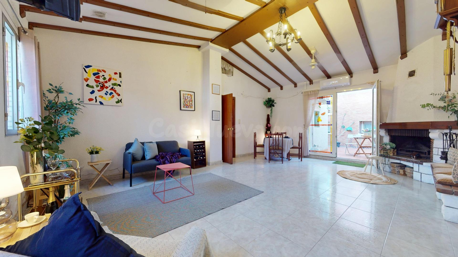 ¡Una casa con encanto y una terraza para disfrutarla! San Gr - foto 2