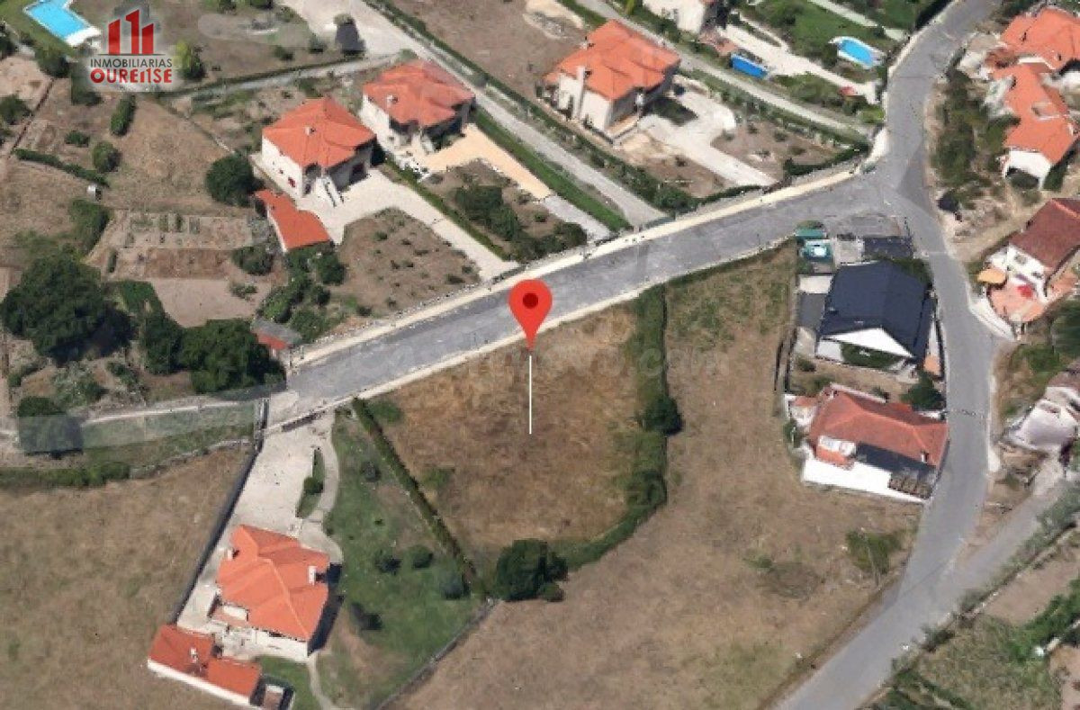 SOLARES EDIFICABLES EN A LAMELA (PEREIRO DE AGUIAR - OURENSE)