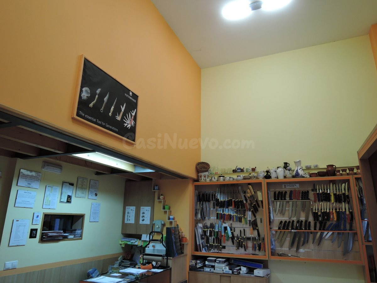 VENTA DE LOCAL COMERCIAL AL LADO DEL EROSKI CENTER DE MARIÑA - foto 4