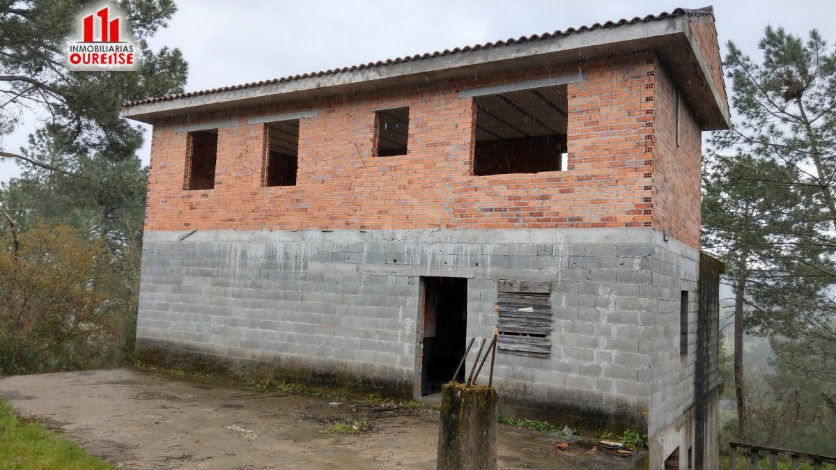 CHALET EN CONSTRUCCIÓN EN BARBADÁS, PRÓXIMO A LA VALENZÁ.