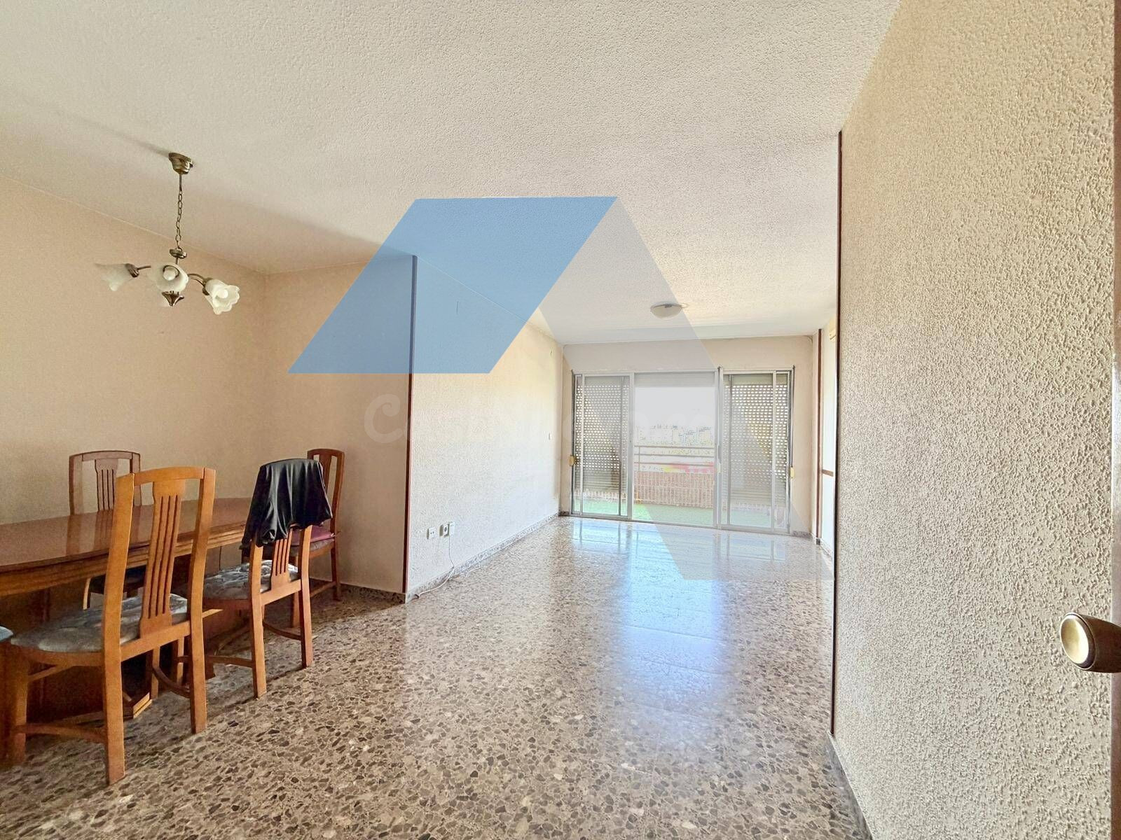 Vivienda de 4 habitaciones con piscina, zonas verdes y ampli - foto 4
