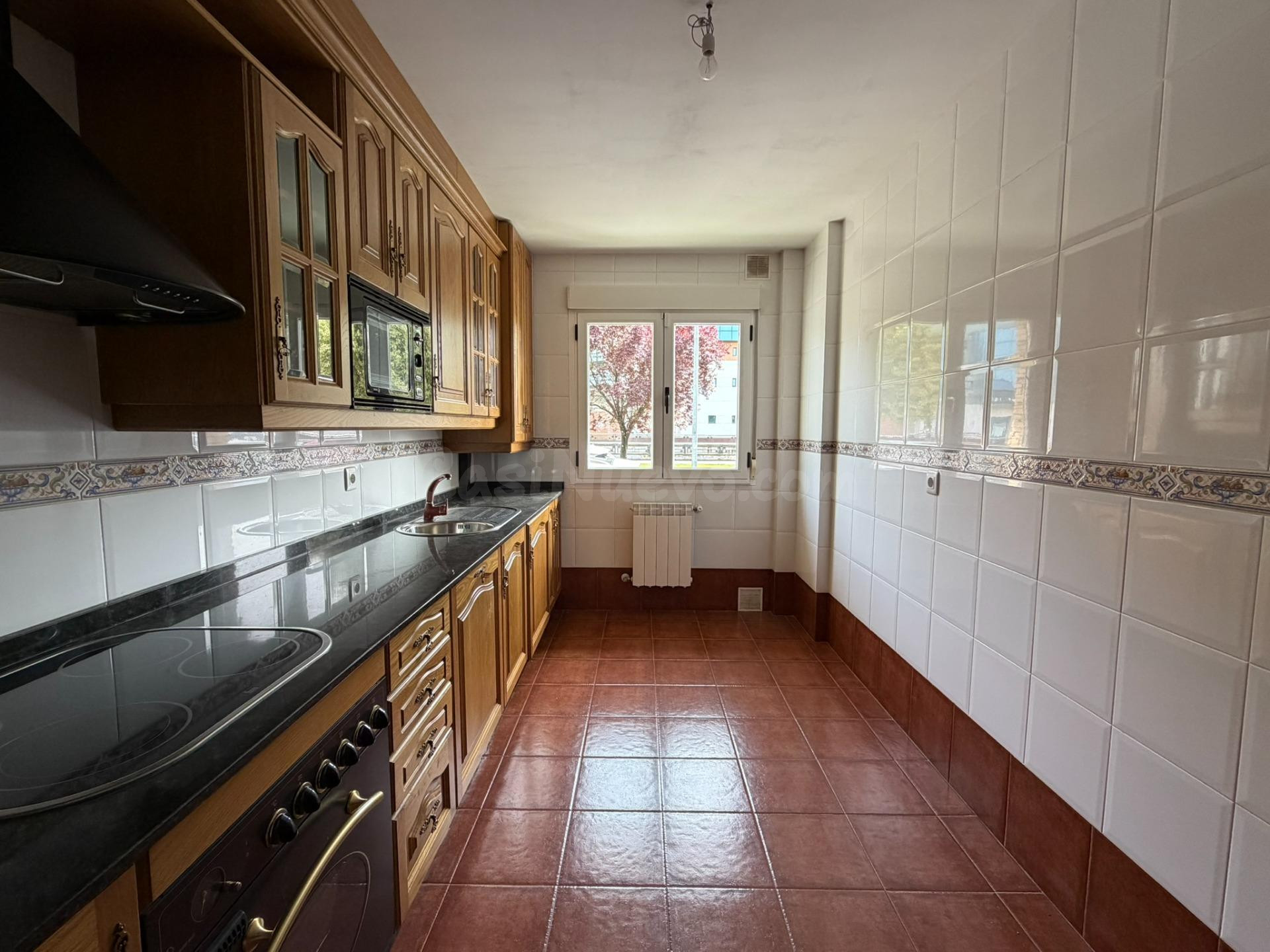 Venta adosado en Camponaraya - foto 2