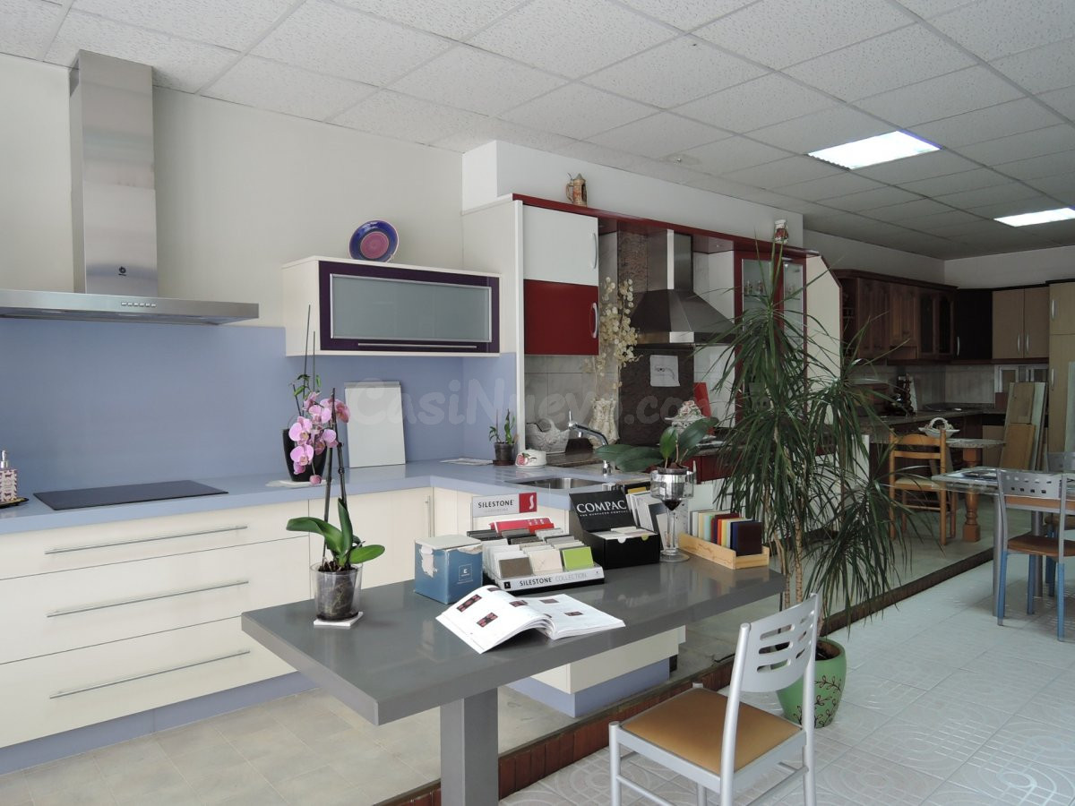 LOCAL COMERCIAL EN LA ZONA DEL PUENTE - foto 3