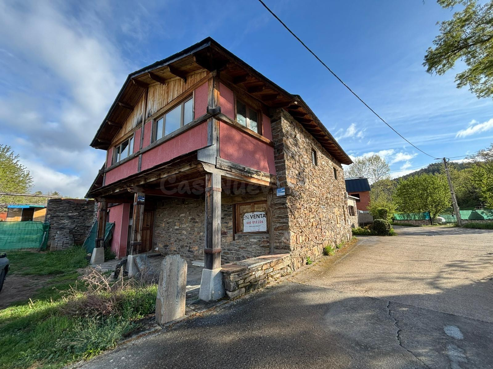 A la venta casa semireformada en Ocero El Bierzo