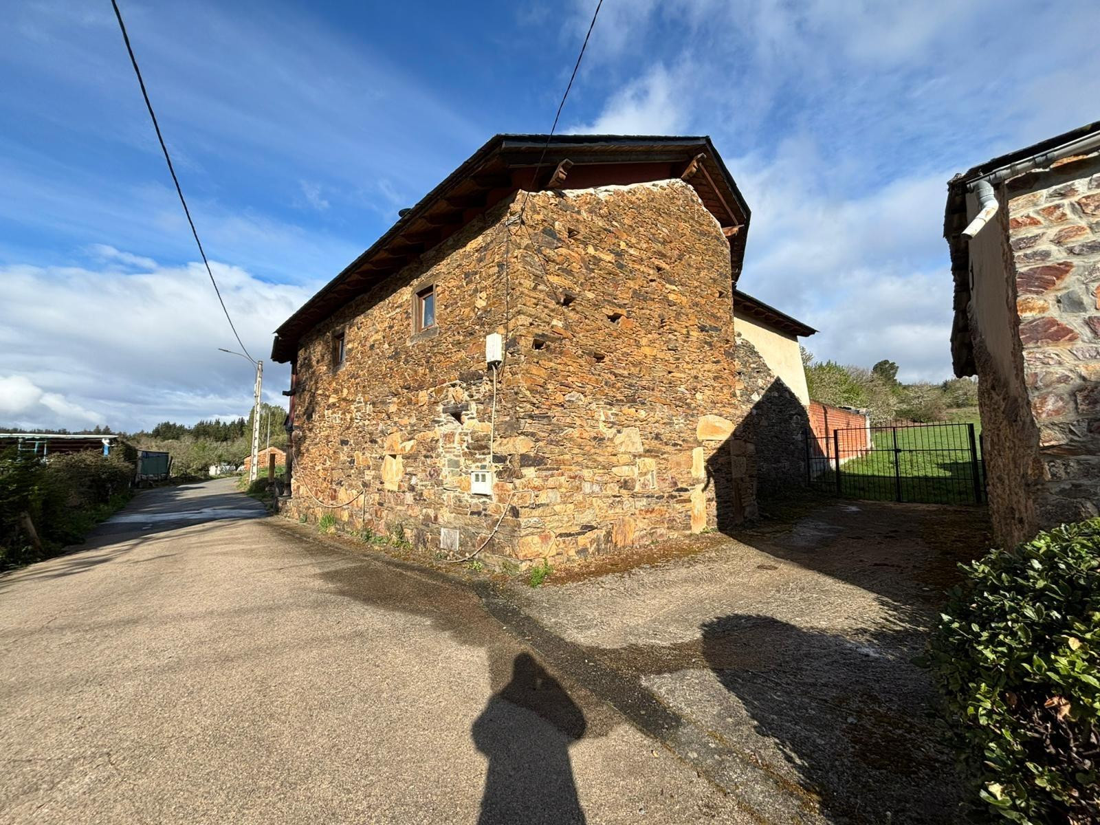 A la venta casa semireformada en Ocero El Bierzo - foto 2
