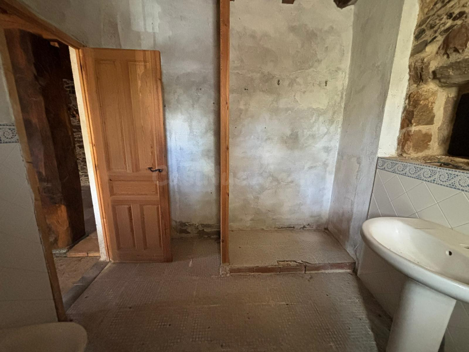A la venta casa semireformada en Ocero El Bierzo - foto 4