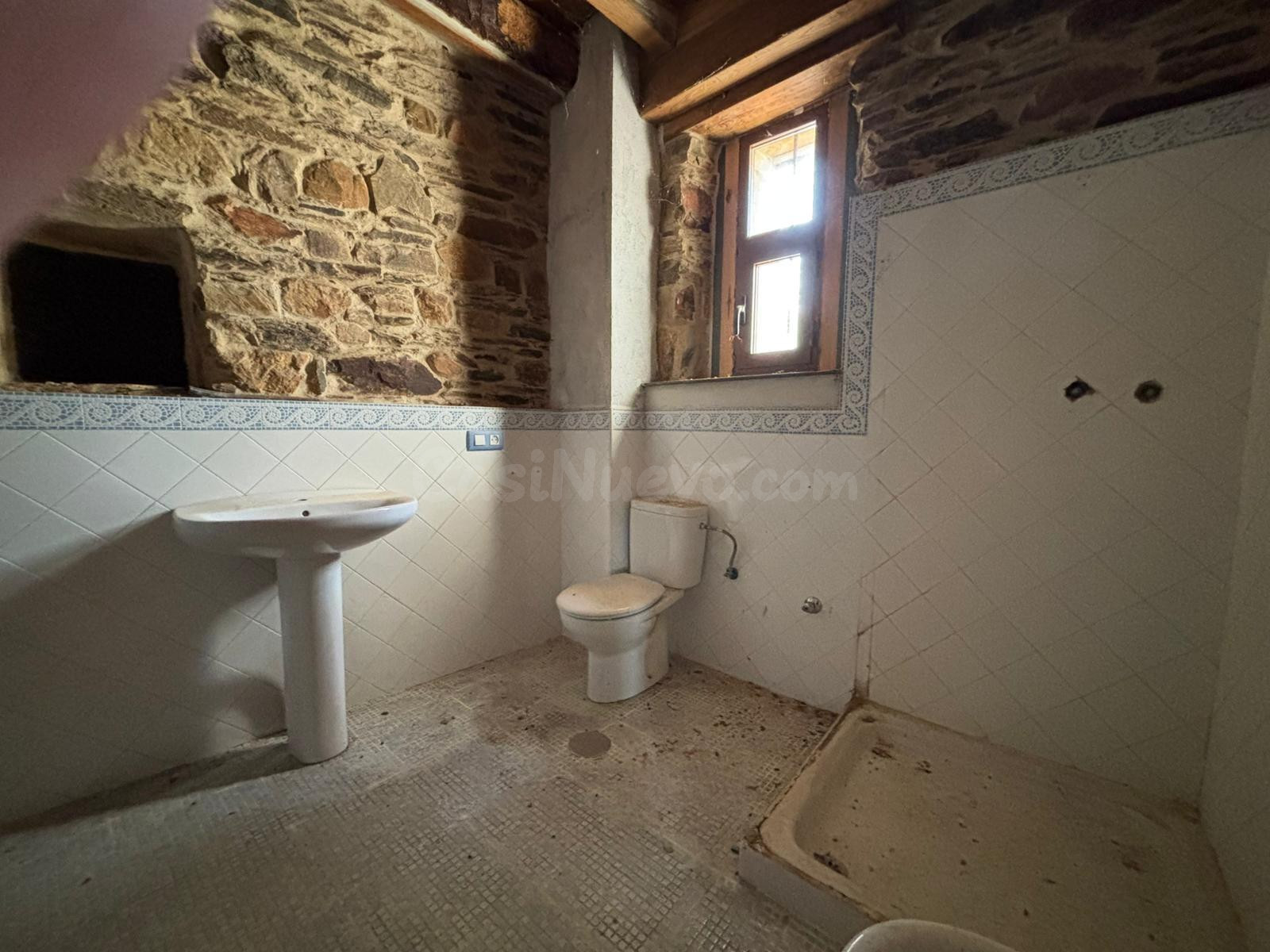 A la venta casa semireformada en Ocero El Bierzo - foto 5