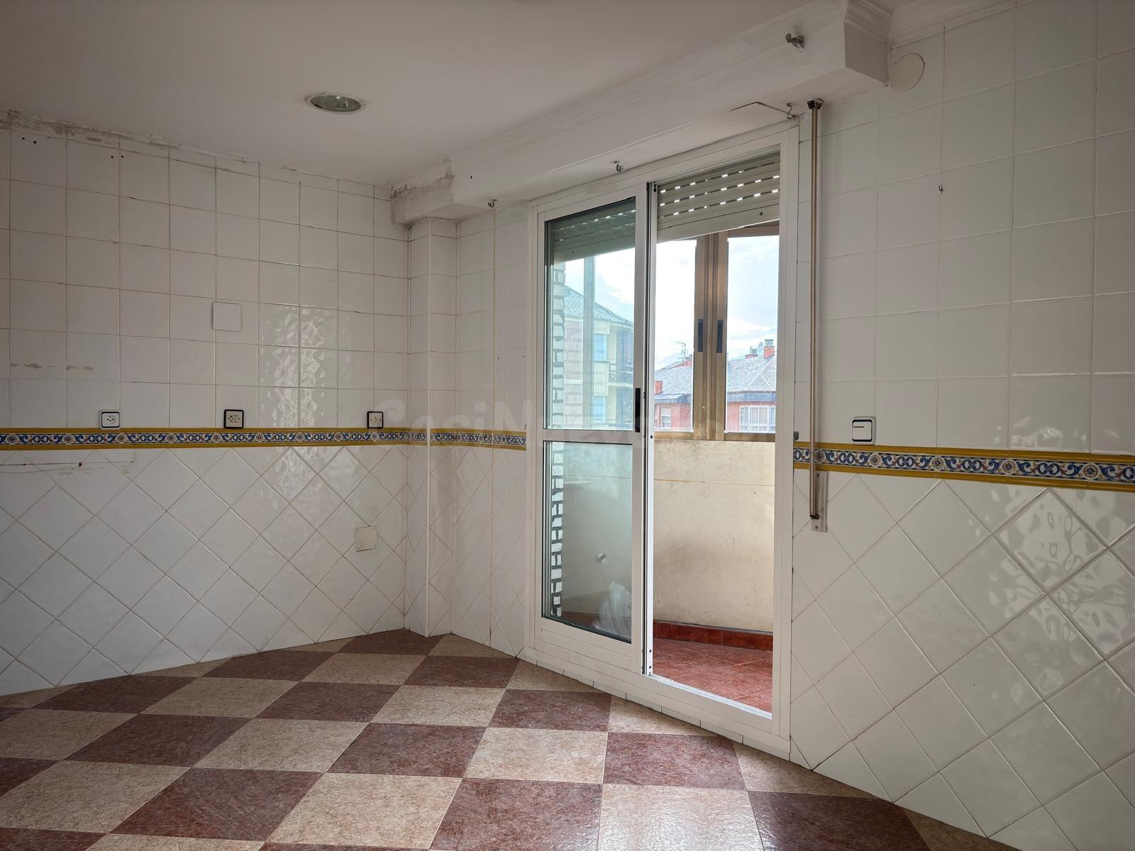 VENTA DE PISO CON GARAJE EN BEMBIBRE