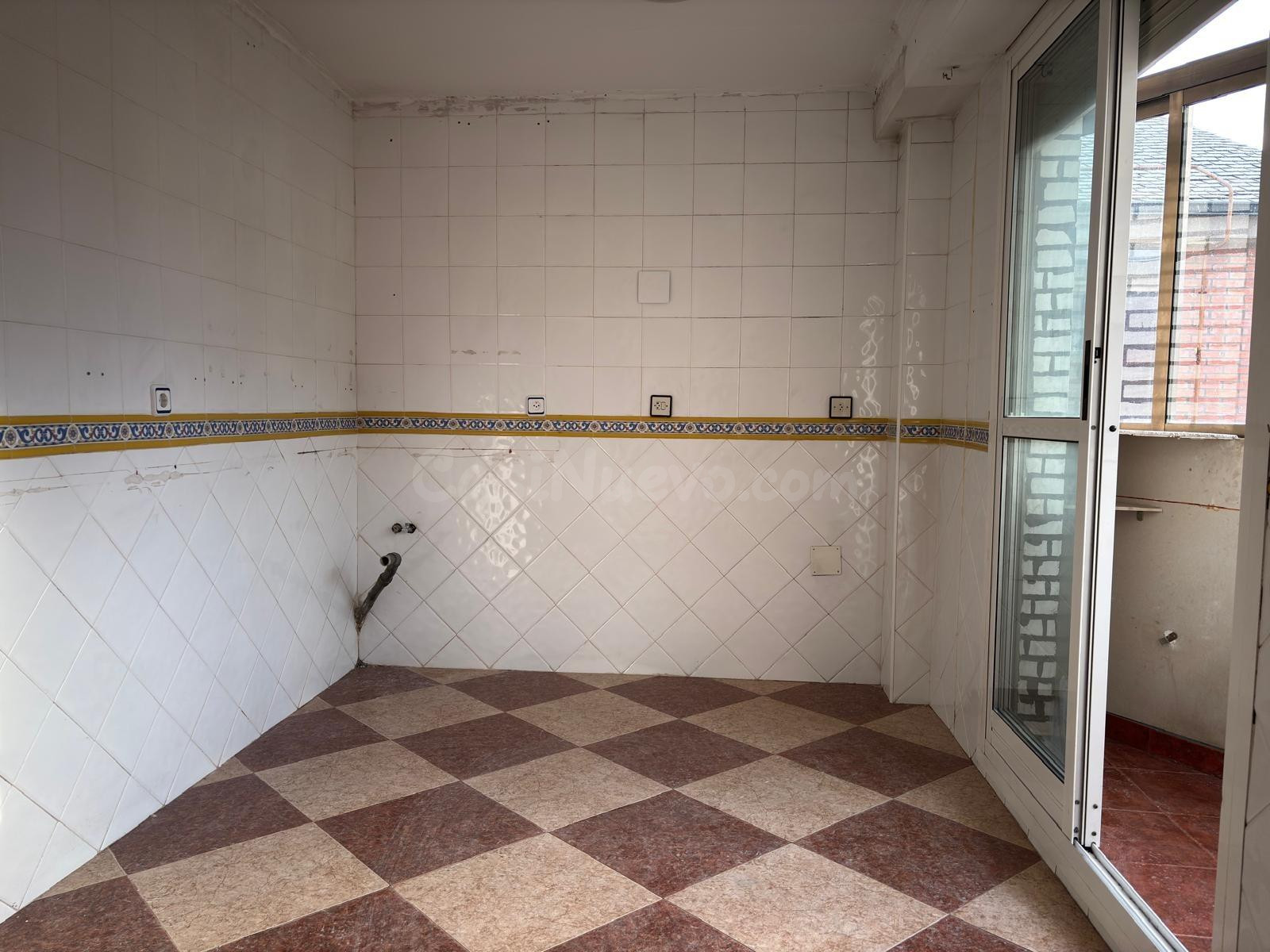 VENTA DE PISO CON GARAJE EN BEMBIBRE - foto 2