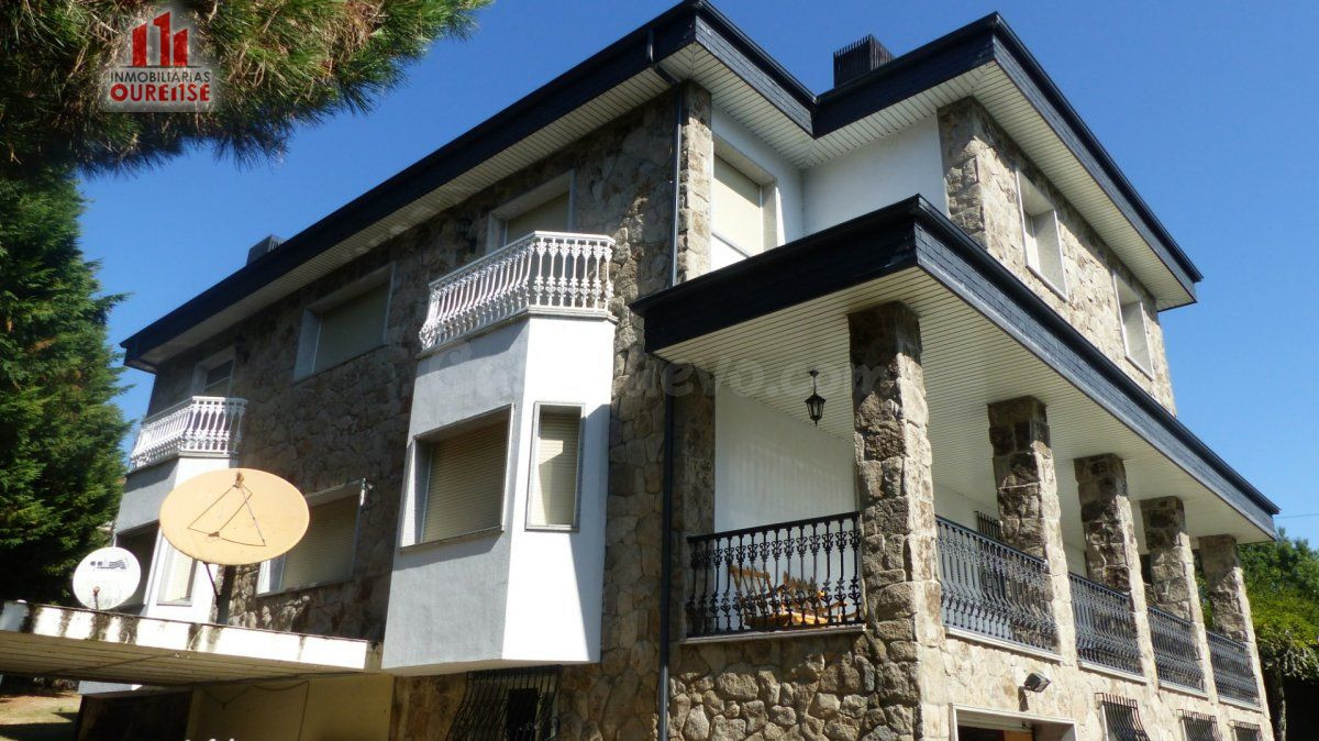 VENTA DE SEÑORIAL CHALET ENLA ZONA DE PIÑOR
