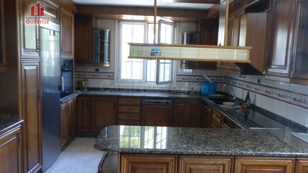 VENTA DE SEÑORIAL CHALET ENLA ZONA DE PIÑOR - foto 5