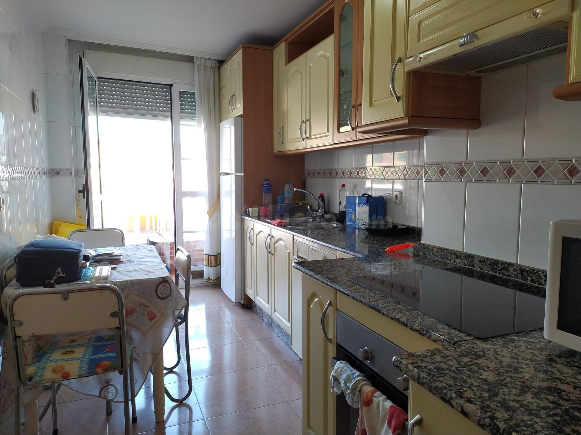 Apartamento en venta zona alta de Ponferrada - foto 2