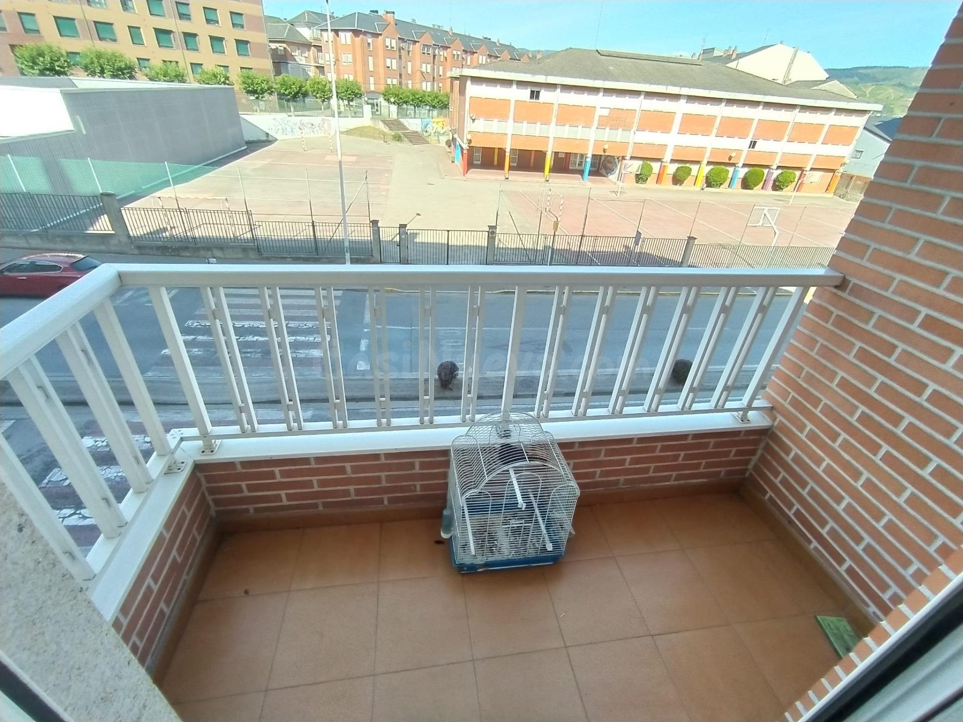 Apartamento en venta zona alta de Ponferrada - foto 4