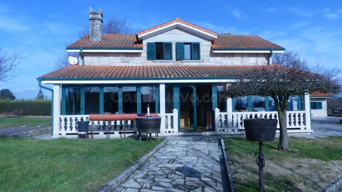 IMPRESIONANTE CONJUNTO DE DOS CHALETS CON CABALLERIZAS EN O CARBALLIÑO - foto 3