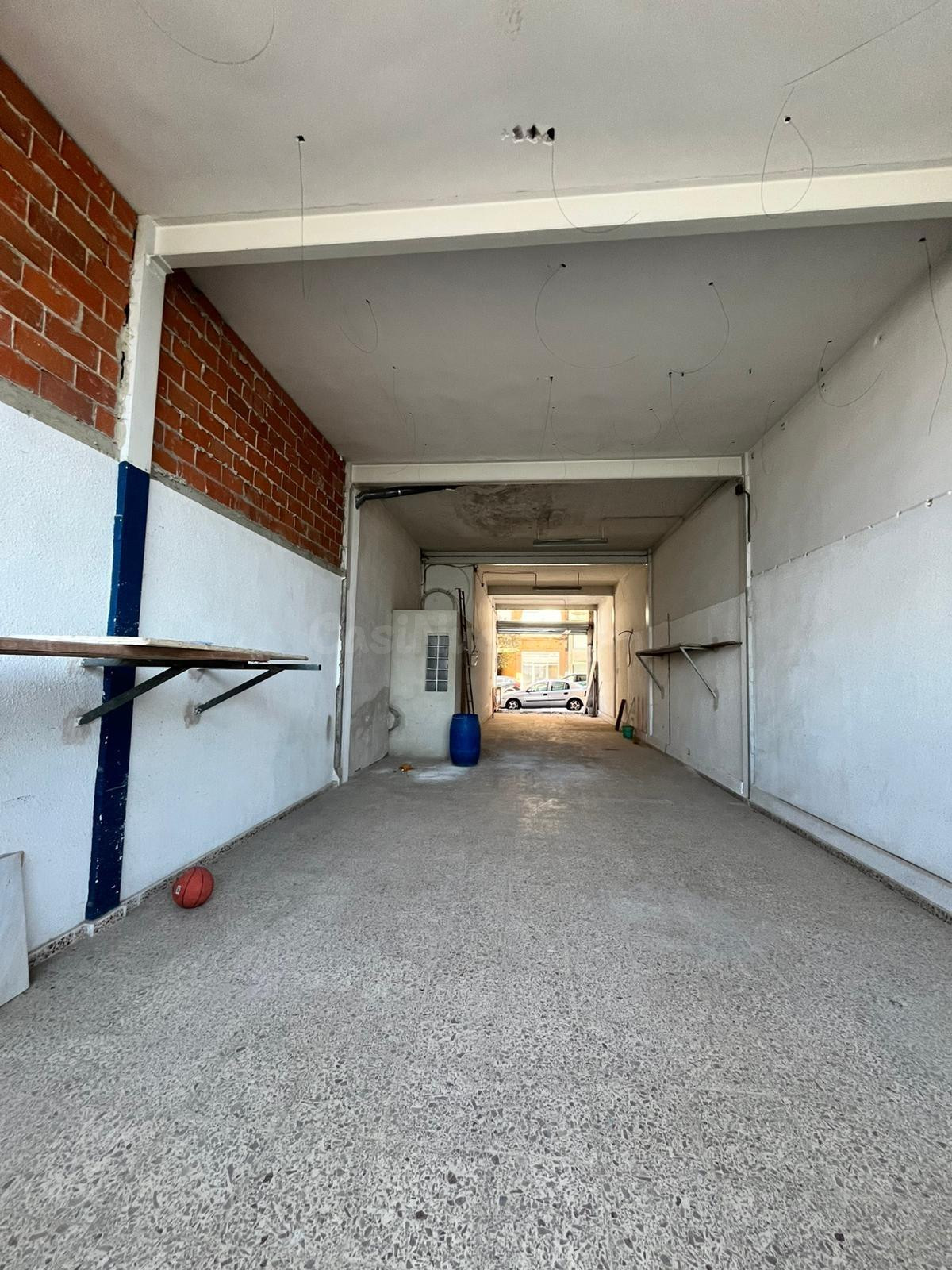 VENTA LOCAL MÁS SOTANO EN ONTINYENT: ¡UNA OPORTUNIDAD ÚNICA!