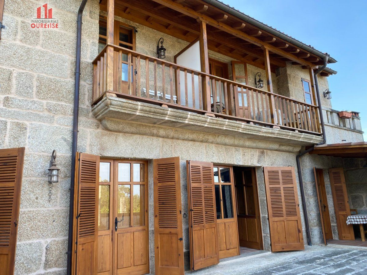 ESPECTACULAR CASA RÚSTICA EN LA ZONA DE CARBALLEDA DE AVIA.