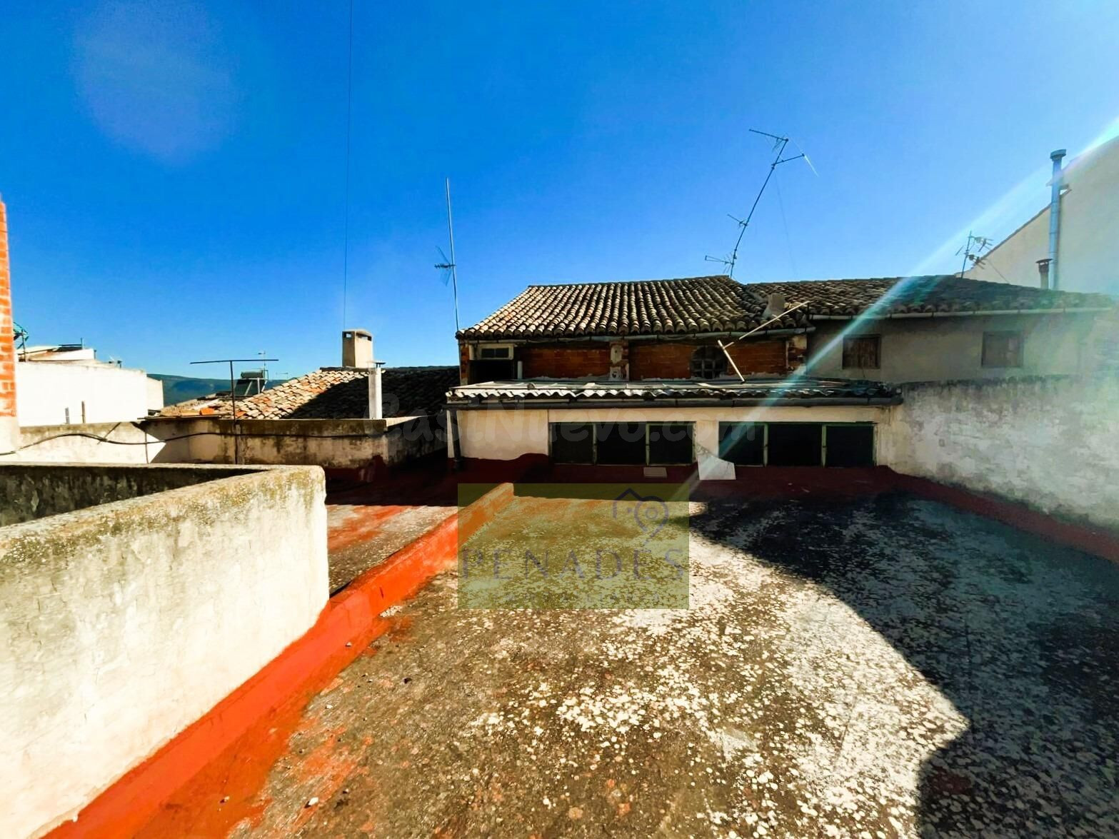 AMPLIA CASA CON MUCHAS POSIBILIDADES