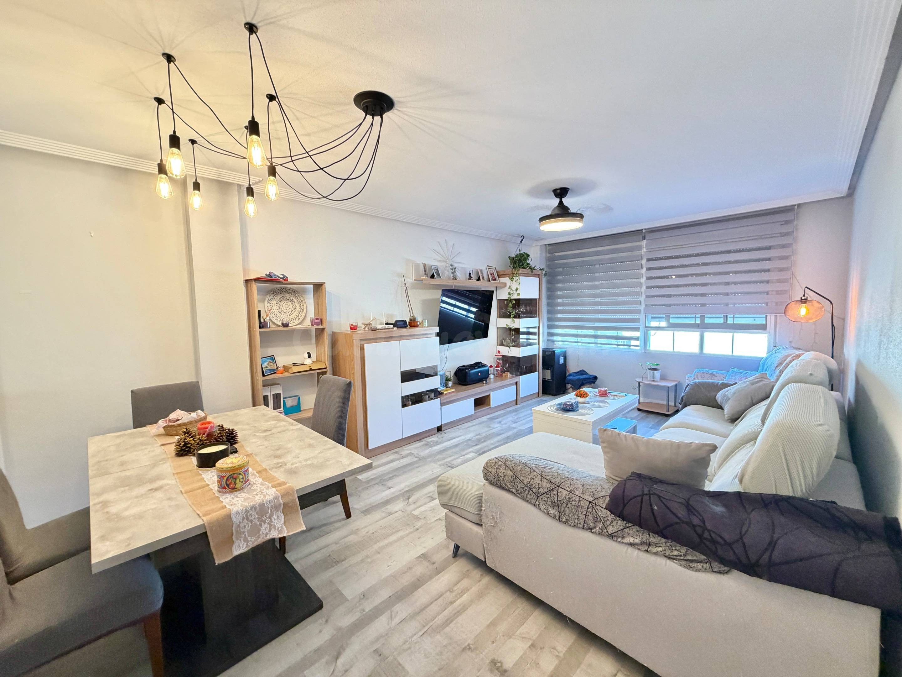 Amplia vivienda de VPO 3 habitaciones, 2 baños, 2 patios y g