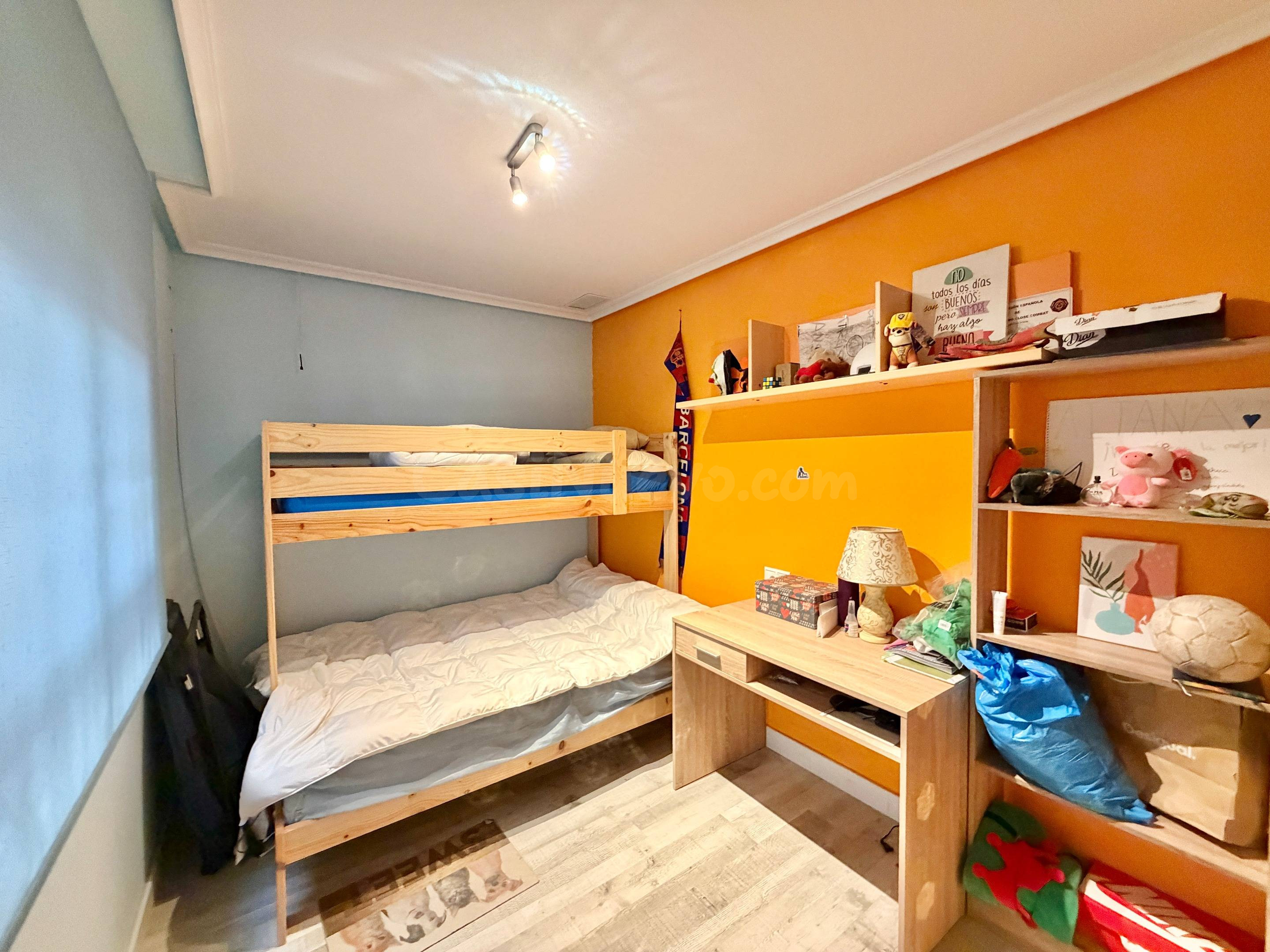 Amplia vivienda de VPO 3 habitaciones, 2 baños, 2 patios y g - foto 4