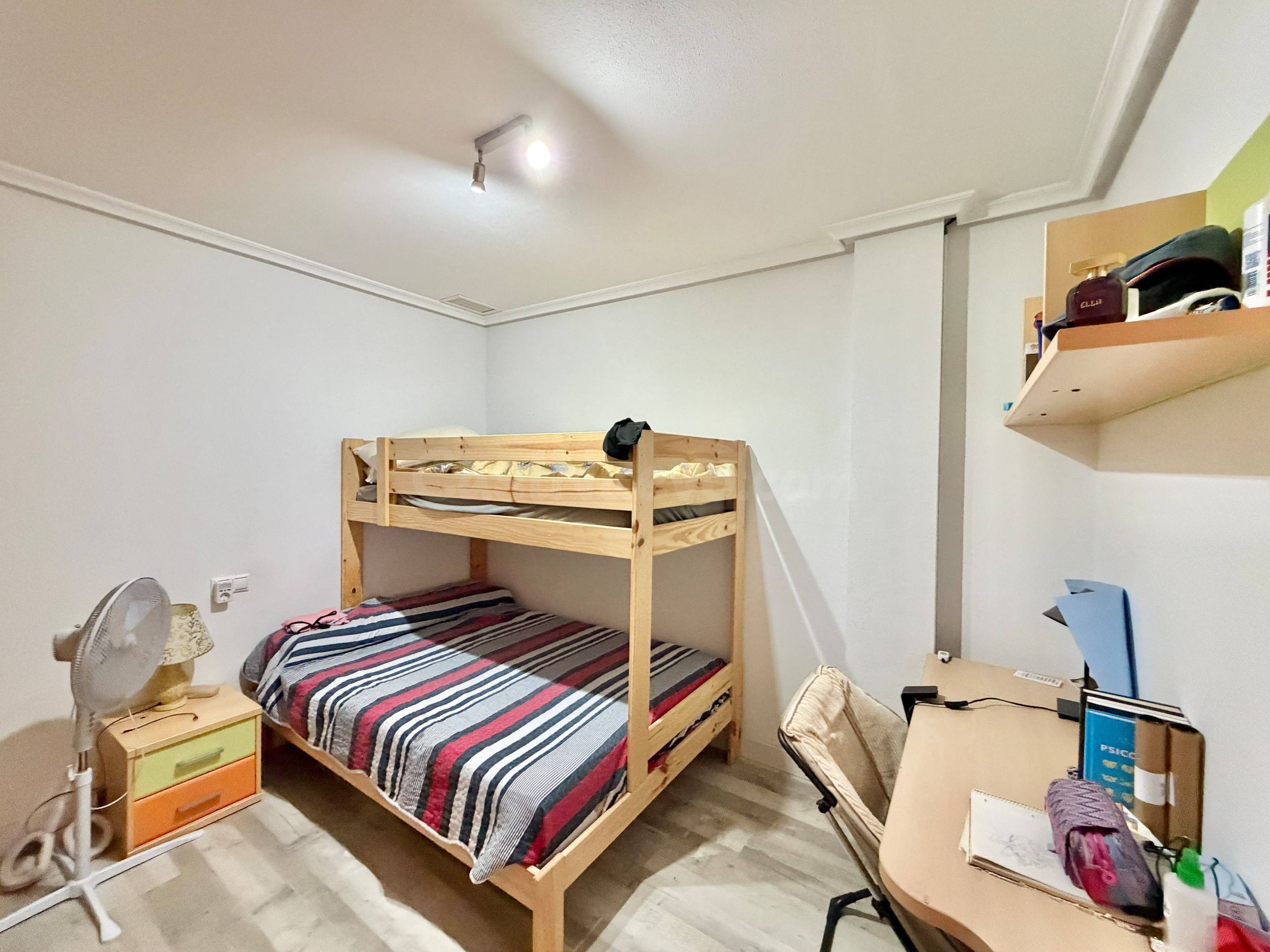Amplia vivienda de VPO 3 habitaciones, 2 baños, 2 patios y g - foto 5
