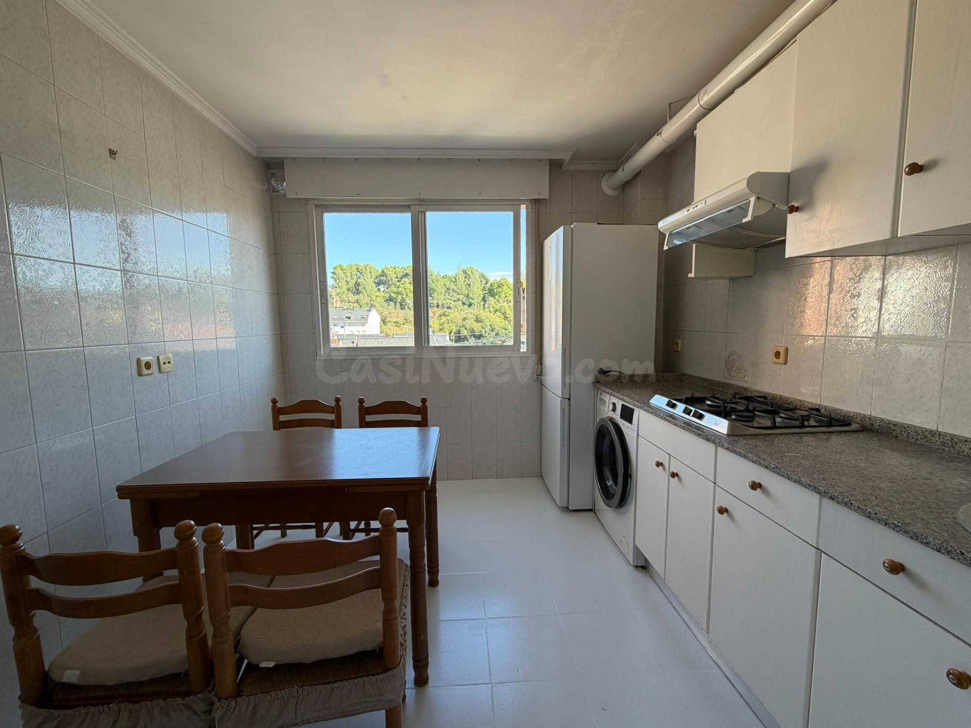 Venta apartamento en la Avda de America de Ponferrada - foto 3