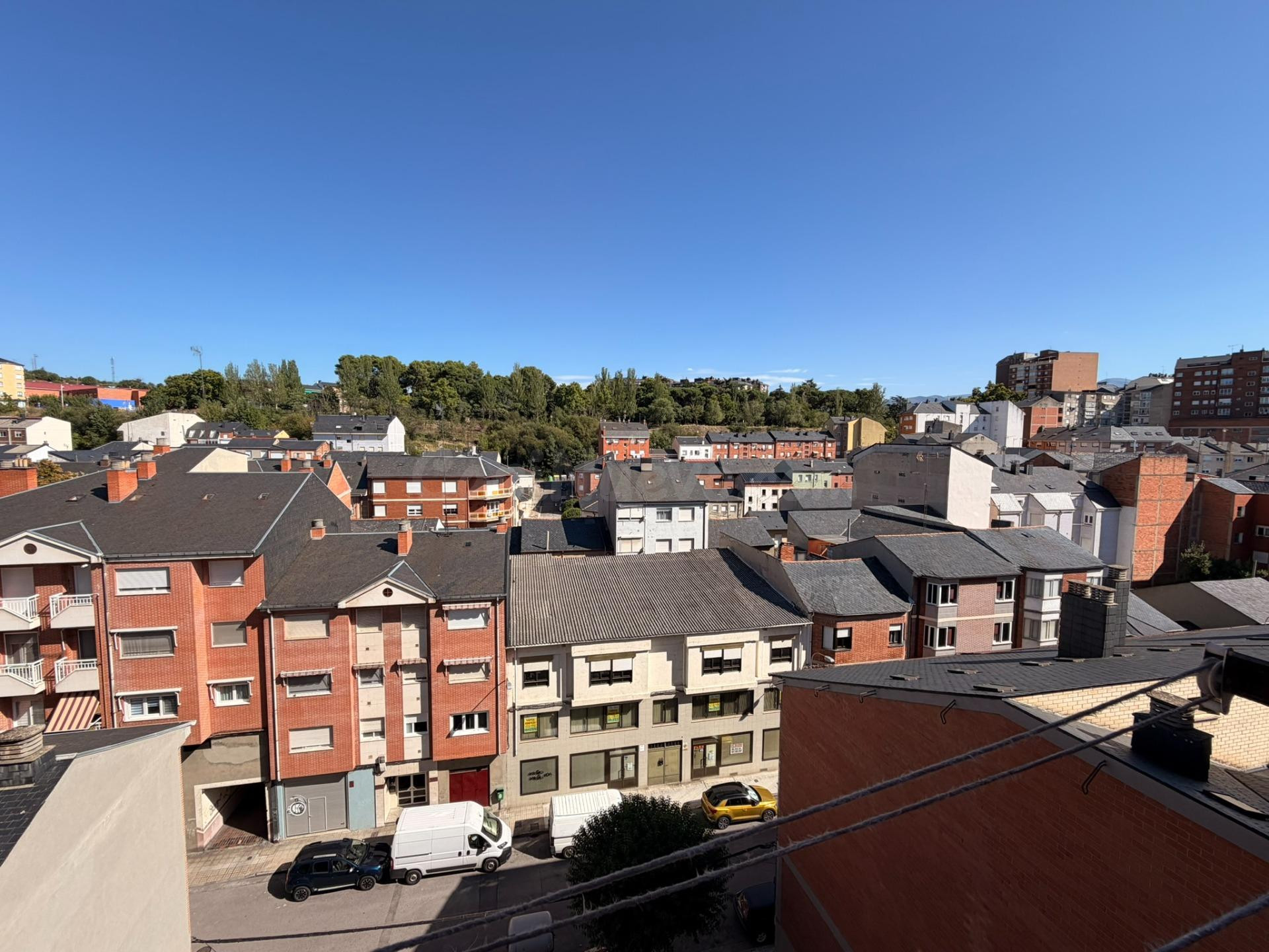 Venta apartamento en la Avda de America de Ponferrada - foto 4