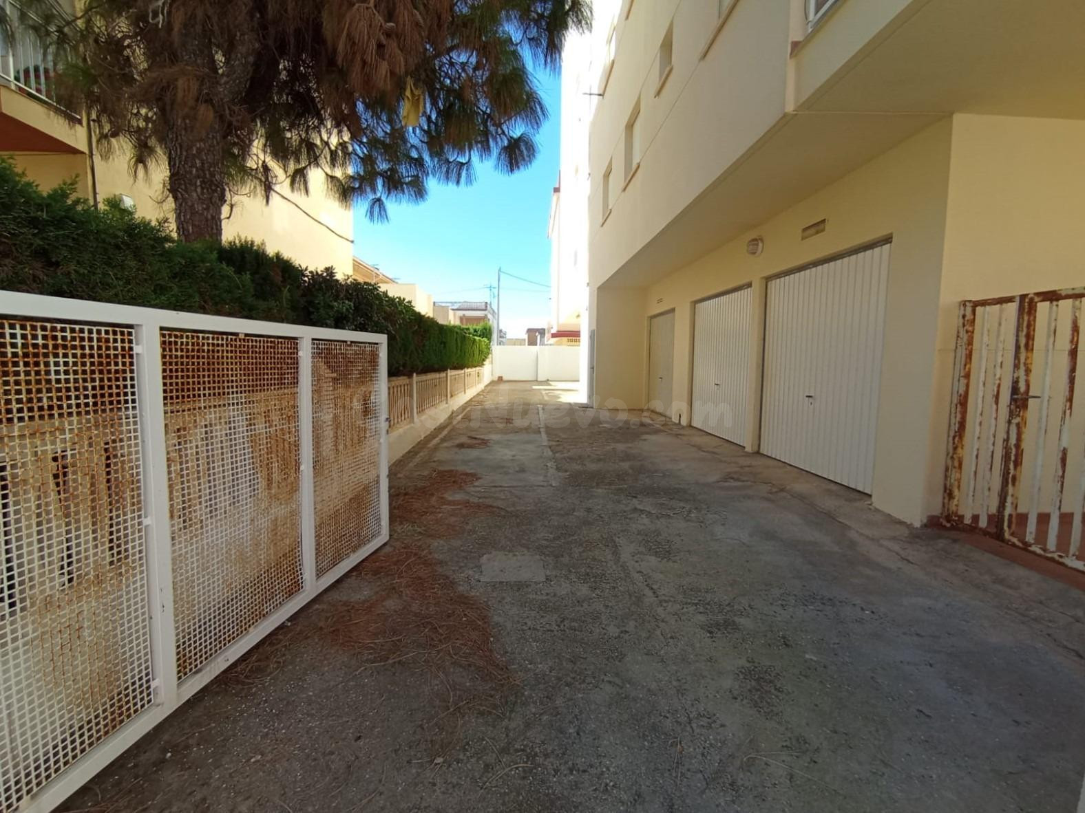 Garaje CERRADO en Venta en la playa de Bellreguard - foto 3