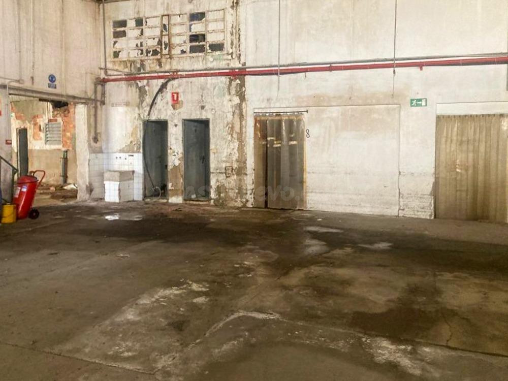 Terreno urbano de 5.330 m2 con nave industrial en CANALS, VA - foto 4