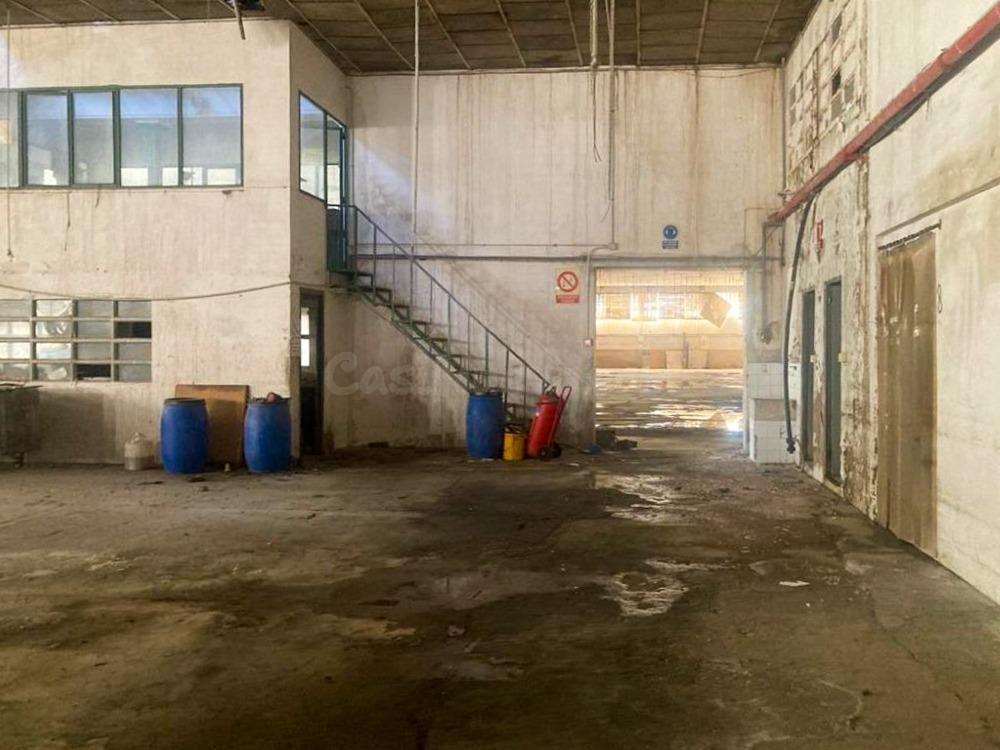 Terreno urbano de 5.330 m2 con nave industrial en CANALS, VA - foto 5