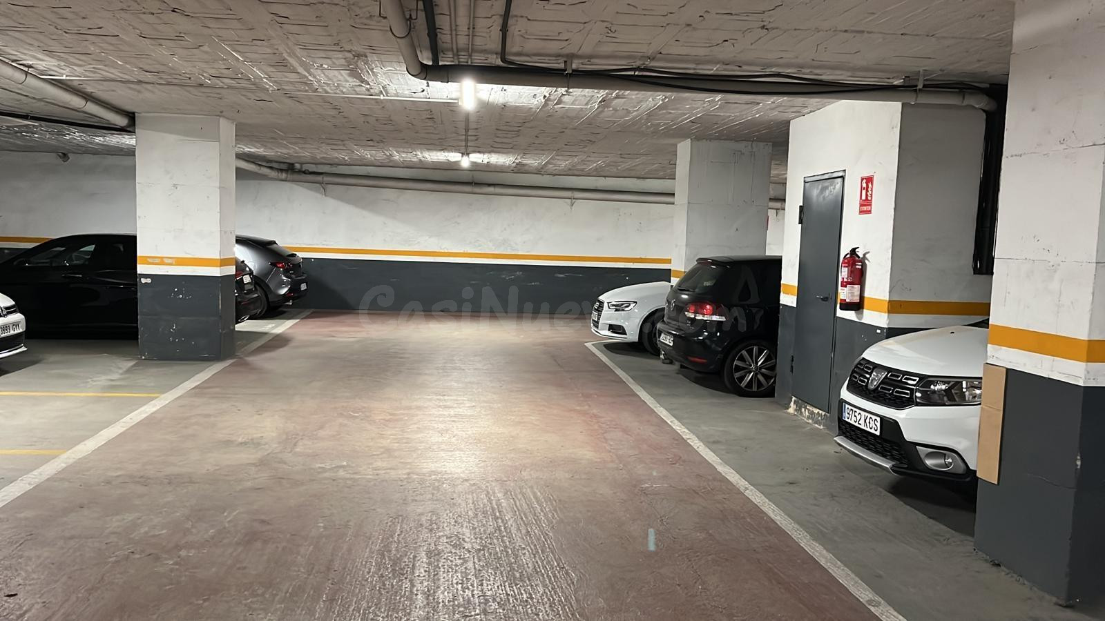 Plaza parking en calle Alava - foto 3